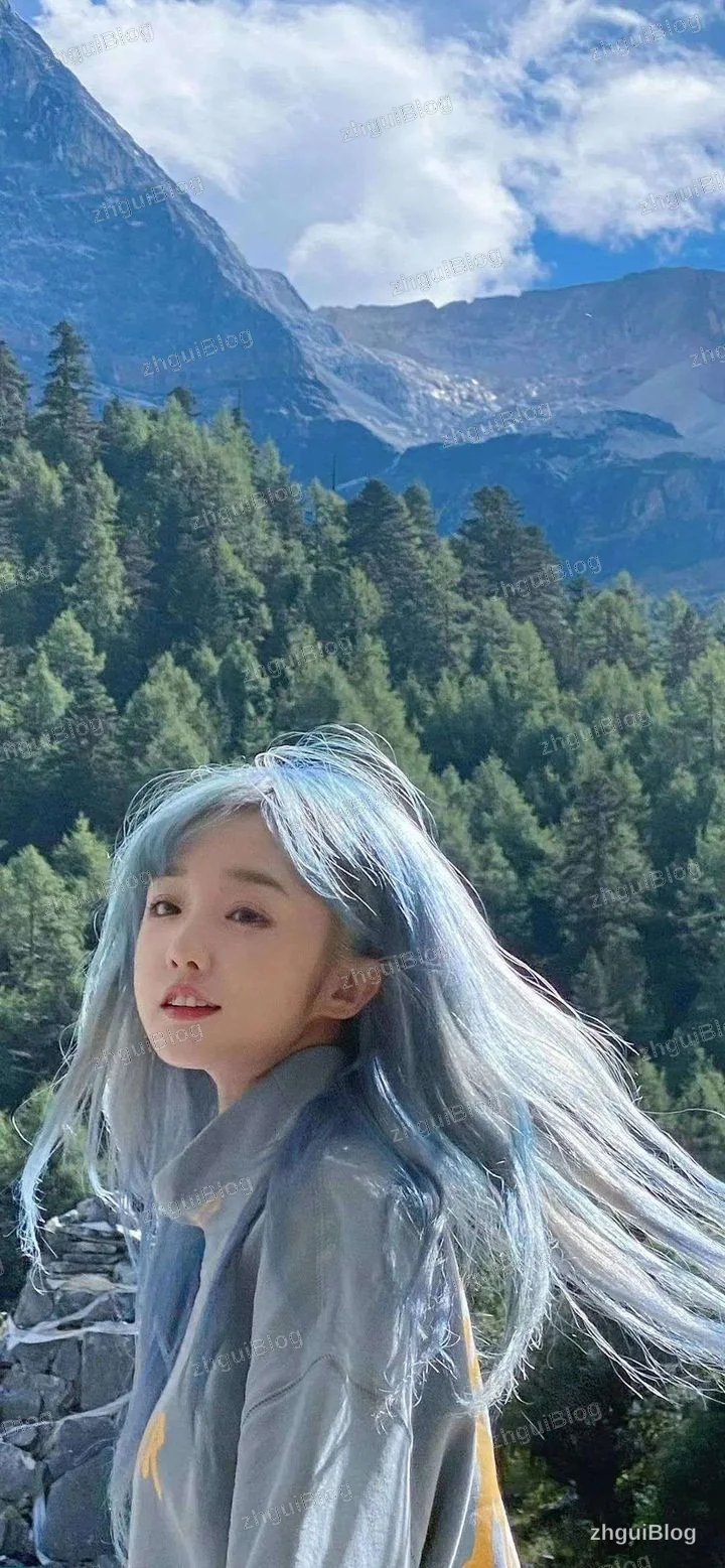 蓝发少女